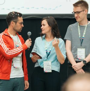 Constanze und Daniel kündigen die Session an